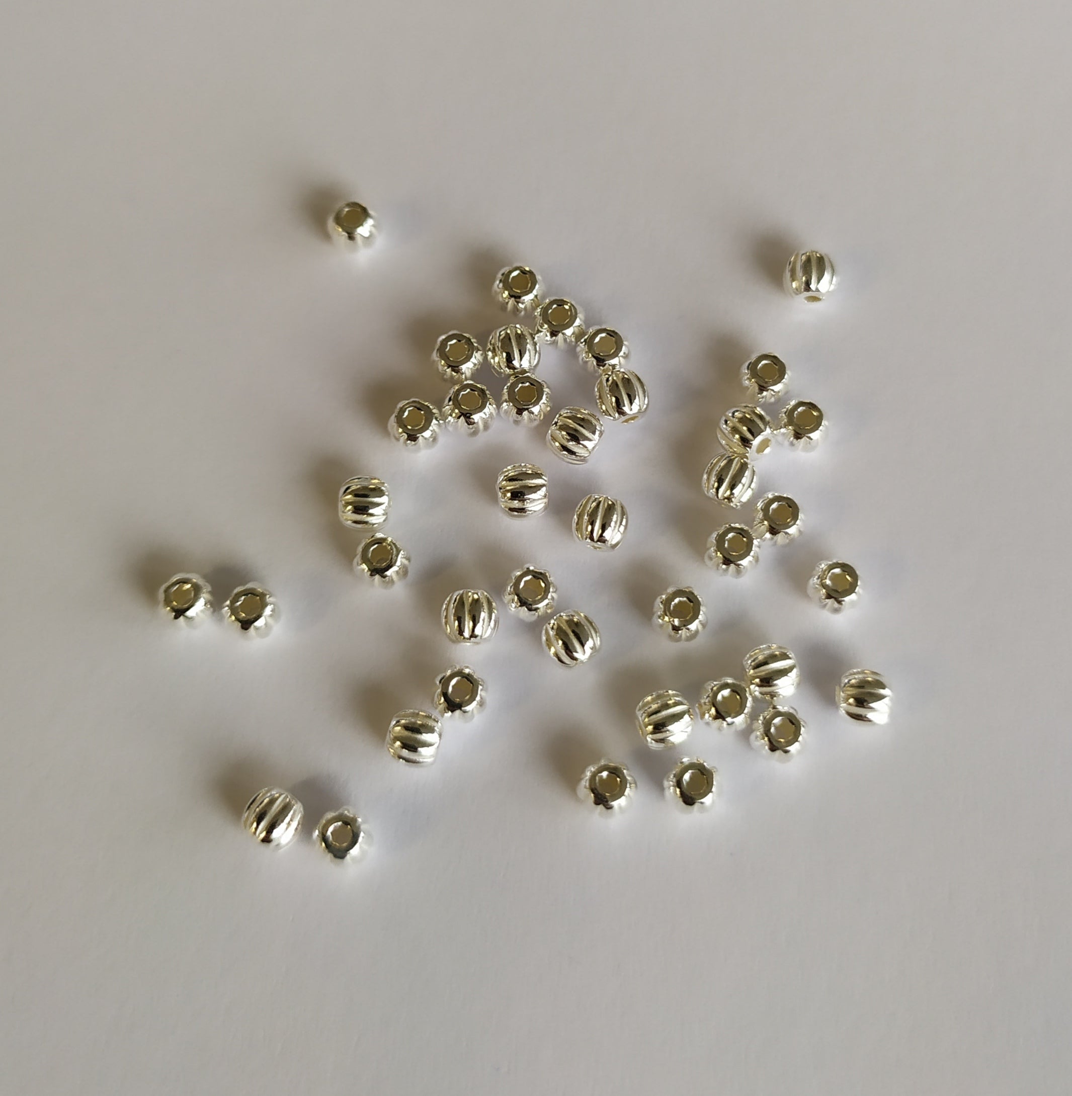 Perles ondulées en argent sterling, ronde, argenté