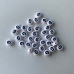 Perle alphabet acrylique "  G " - Blanc &  Noir - 1 pce