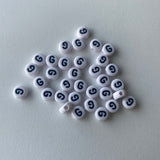 Perle alphabet acrylique "  G " - Blanc &  Noir - 1 pce