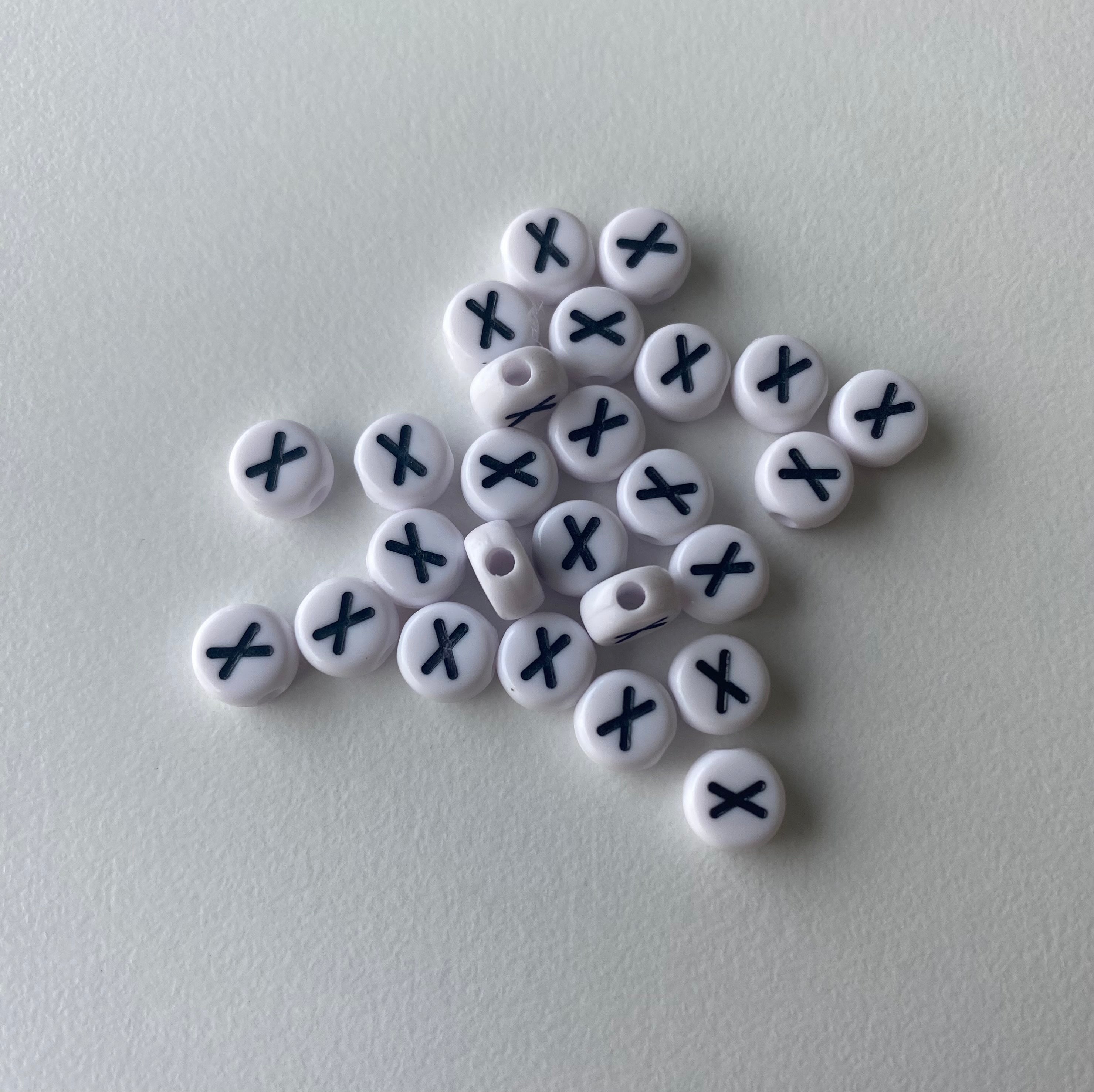 Perle alphabet acrylique "  X" - Blanc & Noir - 1 pce