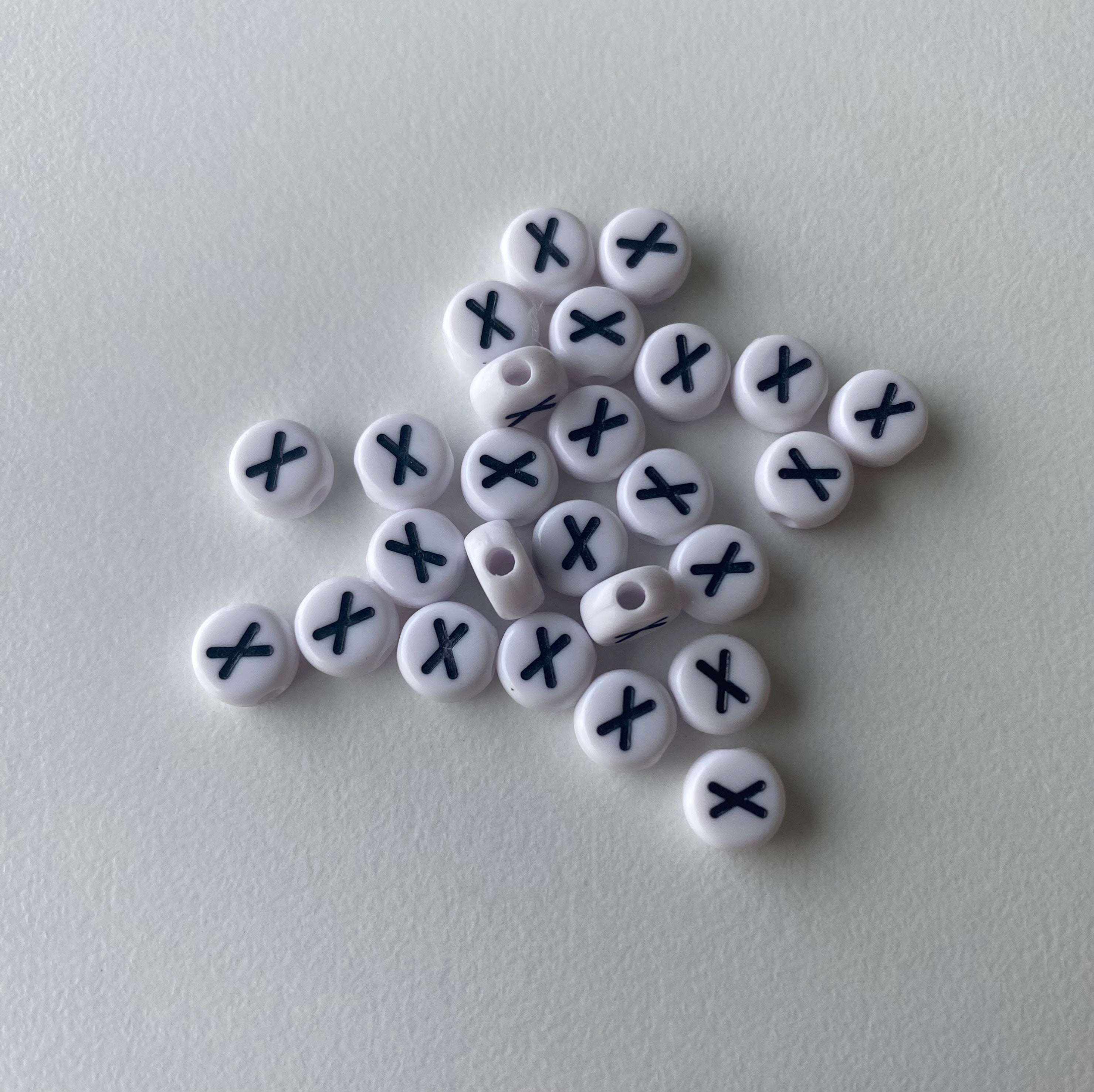 Perle alphabet acrylique "  X" - Blanc & Noir - 1 pce